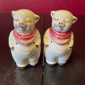 Vtg Pair Shawnee Pottery Smiley Pig Sale & Pepper Shakers with Scarf 5” Tall
